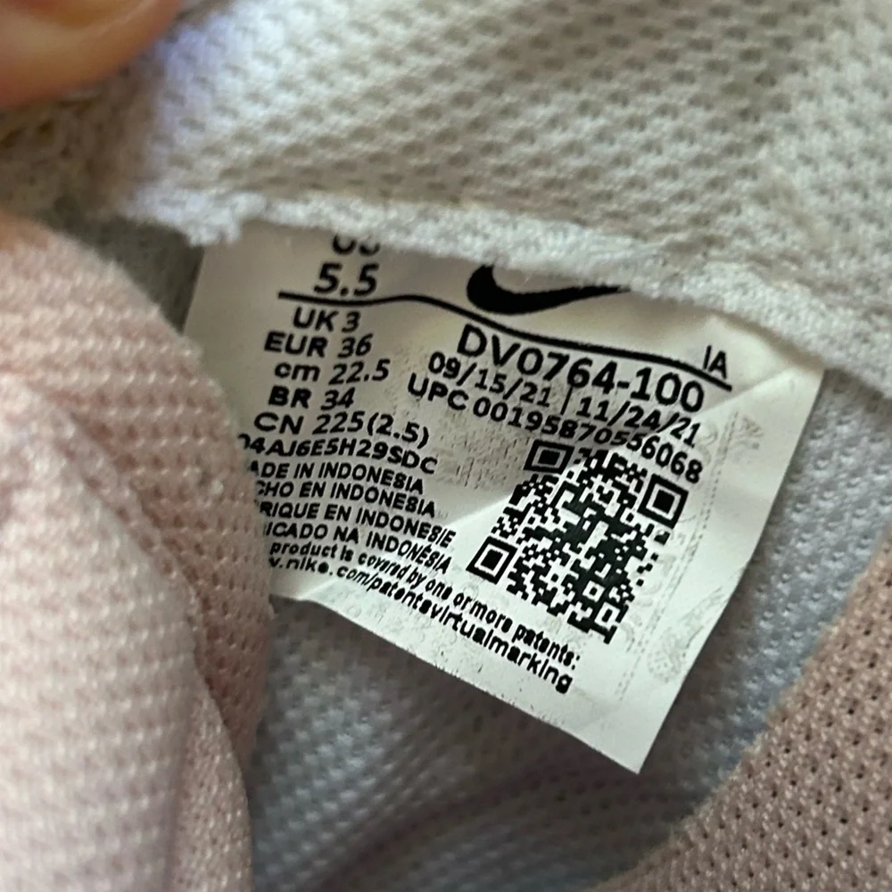 NWT Nike Waffle Debut Women’s White, Tan and Pink Athletic Shoes Size 5.5
